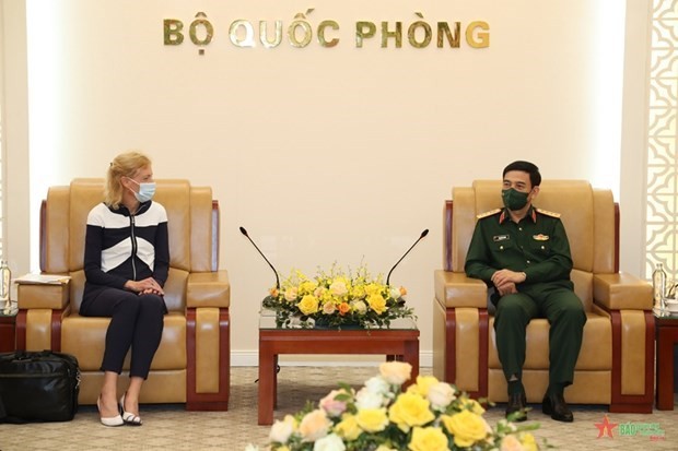 Vietnam, France underscore importance of peace, stability in East Sea - ảnh 1