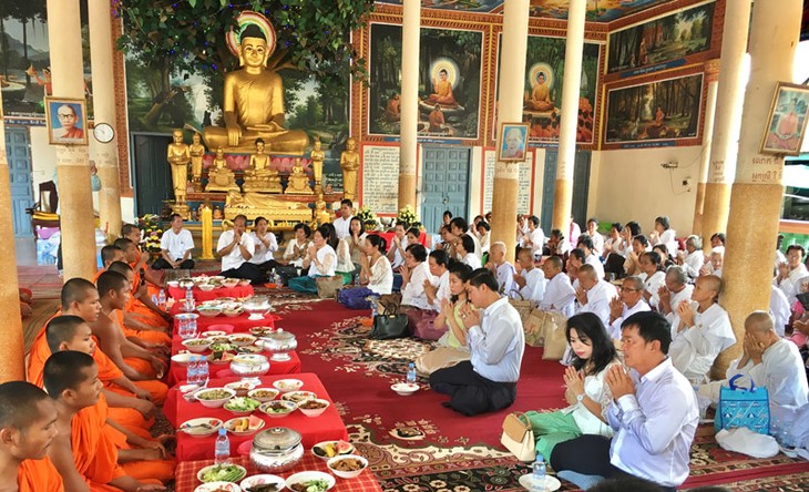 Cambodia’s Pchum Ben Day, the ancestors' festival - ảnh 1