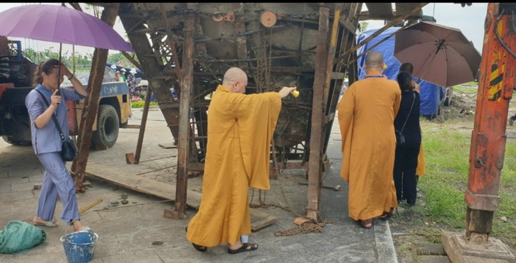 Bronze casting of Maitreya Buddha at Ho Son pagoda - ảnh 2