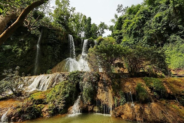 Stamp collection featuring famous Vietnamese waterfalls released - ảnh 1