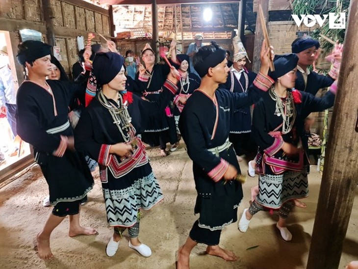 Dancing ceremony of the Red Dao - ảnh 2