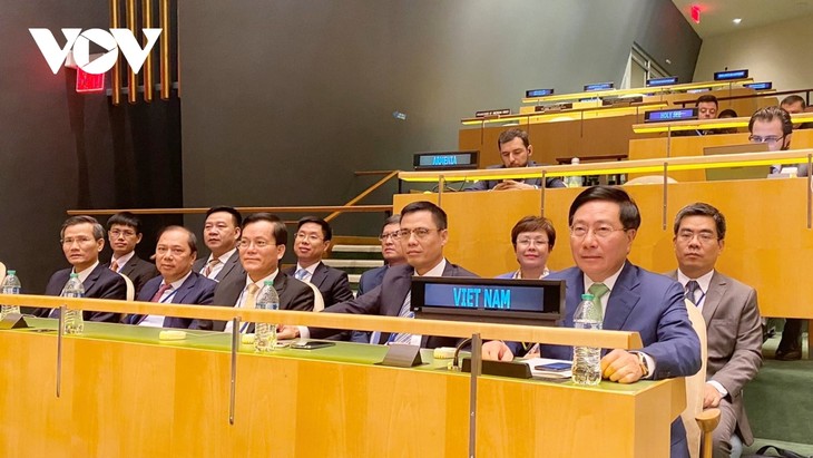 Vietnam, Laos give top priority to bilateral ties - ảnh 1