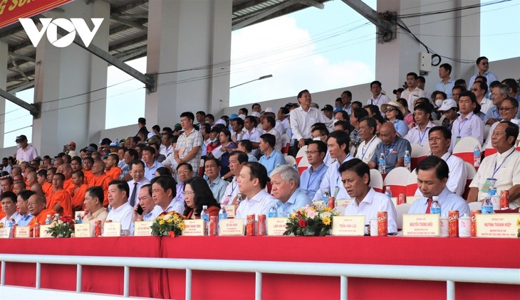 Khmer boat race excites crowds in southern Vietnam - ảnh 3