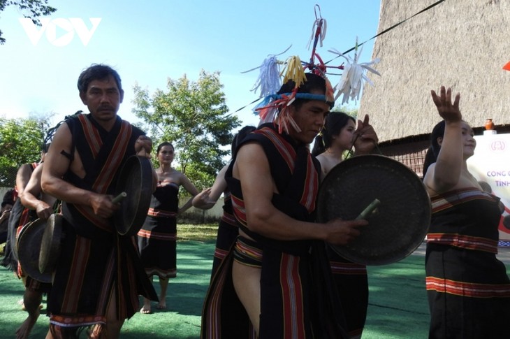 First gong competition of ethnic minority groups opens in Kon Tum - ảnh 1