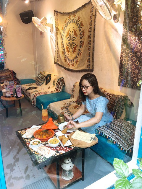 Food reviewing: not just to eat and judge  - ảnh 2