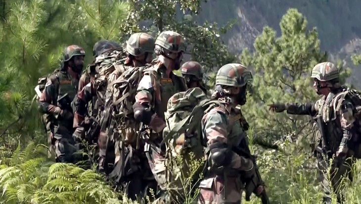 Indian and Chinese troops clash along LAC - ảnh 1