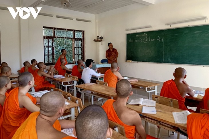 Pali-Khmer High School excels in religion, education  - ảnh 2