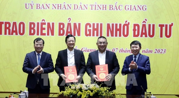 Nearly 1 billion USD registered to invest in Bac Giang  - ảnh 1