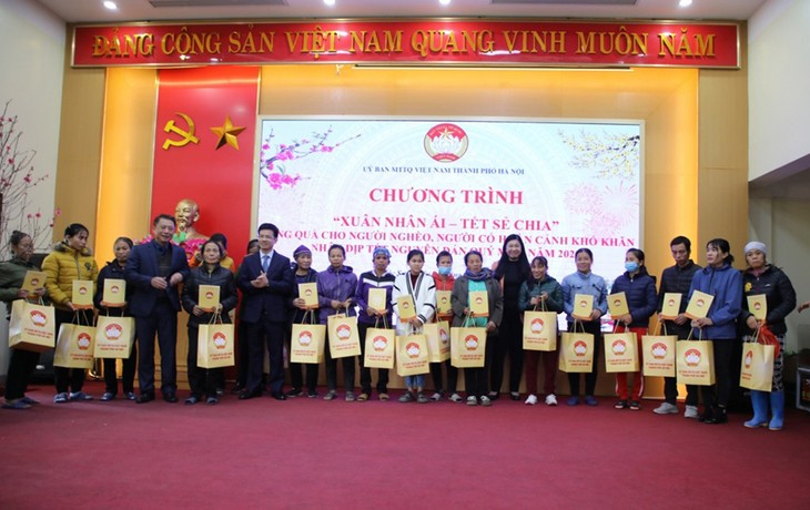 Social welfare helps needy people have happy Tet - ảnh 1