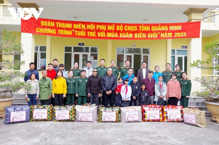 Social welfare helps needy people have happy Tet - ảnh 2