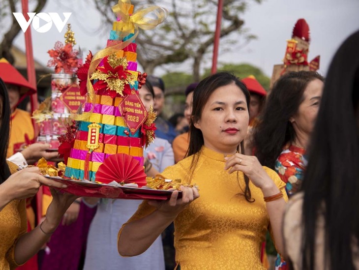 Re-creation of ceremony to offer specialties to Hue royal court  - ảnh 4