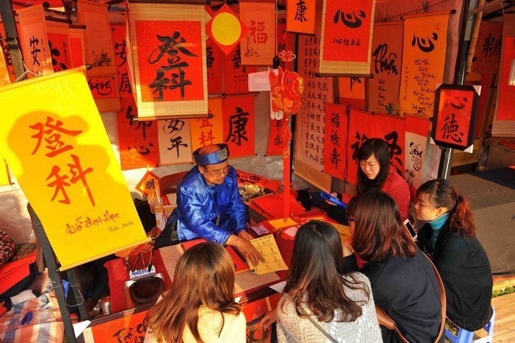 Vietnamese traditional calligraphy during Tet - ảnh 1