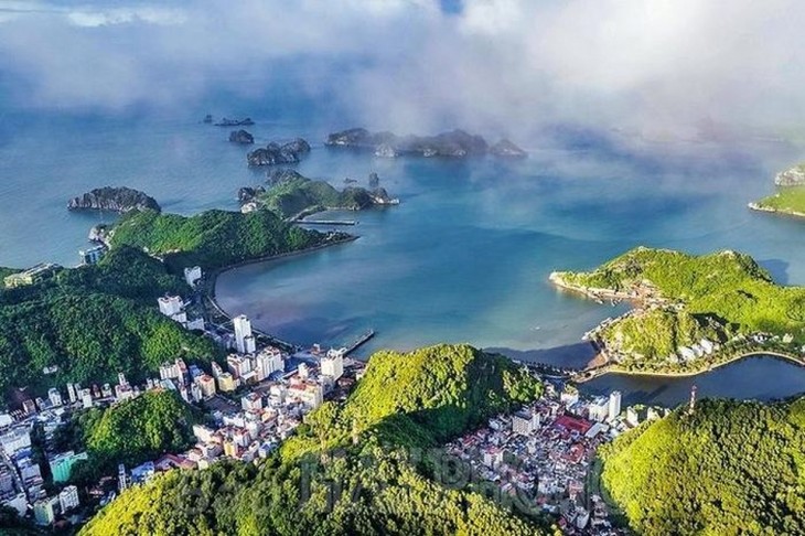 Cat Ba among 10 friendliest cities in Vietnam for 2023 - ảnh 1