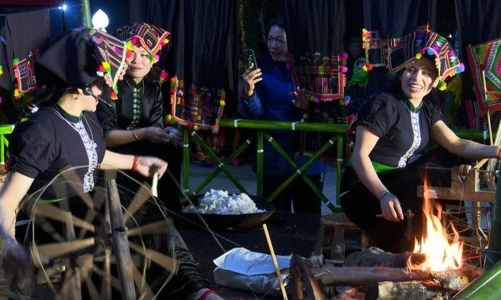 Ethnic minority cultures attract tourists to Lai Chau - ảnh 1