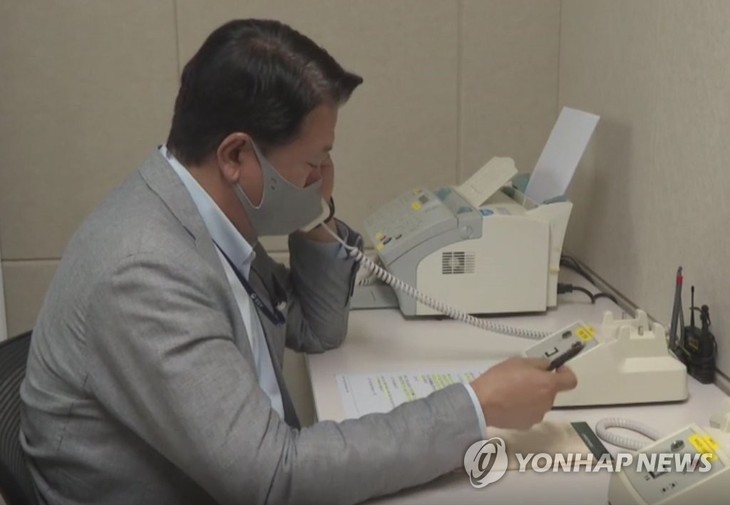 Communication hotline between two Koreas disrupted - ảnh 1