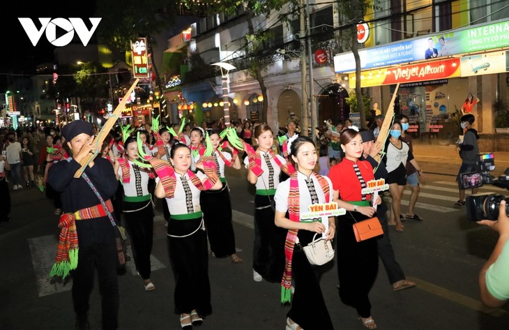 Tourism connection between northwestern region and southern delta - ảnh 1