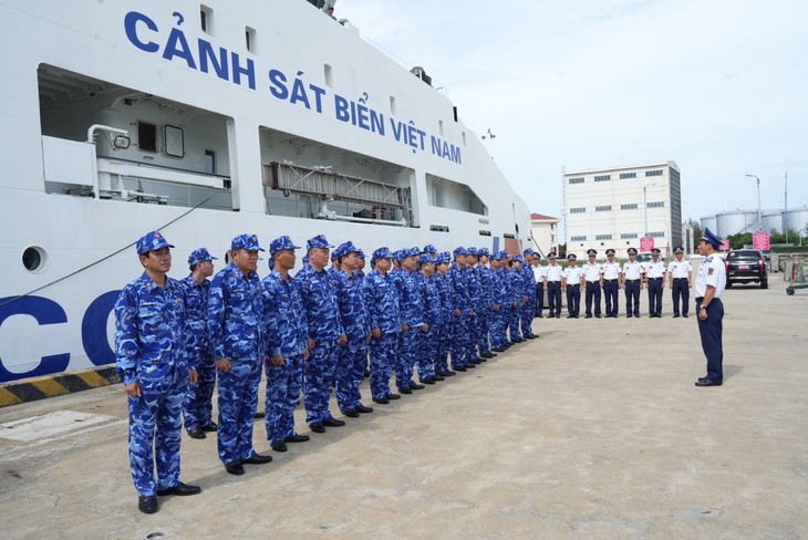 Vietnam Coast Guard vessel visits Philippines - ảnh 1