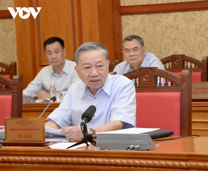 Top leader extends sympathy to people affected by Typhoon Yagi - ảnh 1