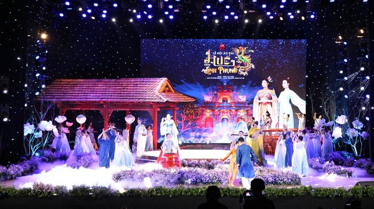 Images of phoenix highlighted at Hue Ao Dai Festival  - ảnh 1