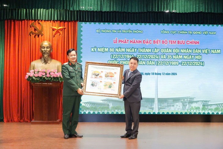 Newly issued stamp set celebrates heroic traditions of Vietnam People’s Army - ảnh 1