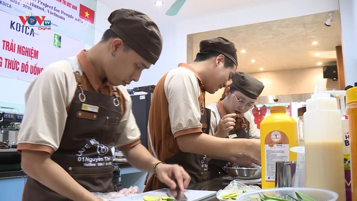 Café More Hanoi, a start-up model for visually impaired people - ảnh 1