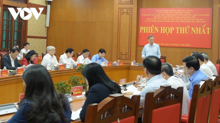 Building competent cadre contingent to lead Vietnam into new era - ảnh 1