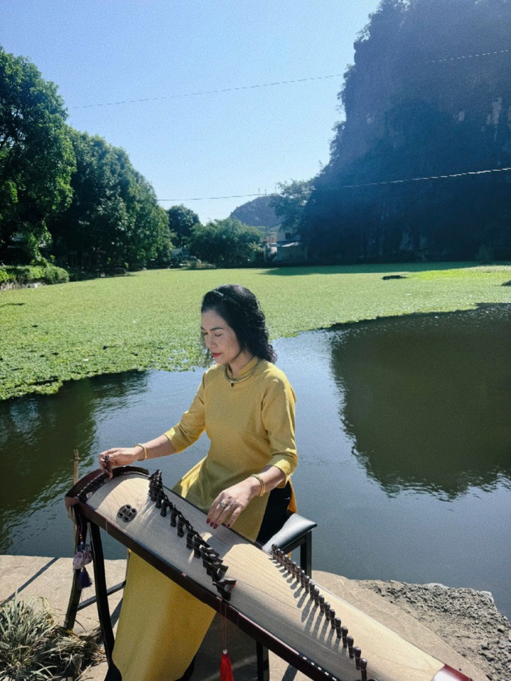 Plucking patriotism: Stories from a Dan Tranh classroom - ảnh 5