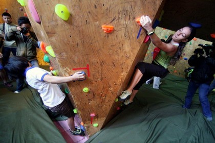 Escalade en salle : première compétition pour des amateurs de l'alpinisme - ảnh 3