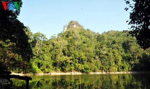 Le ciel et l'eau au lac de Ba Bể - ảnh 11