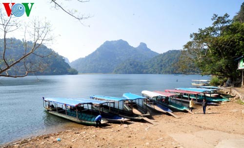 Le ciel et l'eau au lac de Ba Bể - ảnh 1