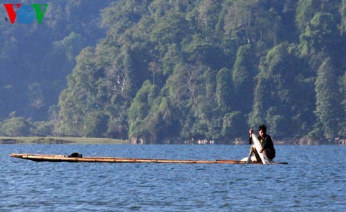 Le ciel et l'eau au lac de Ba Bể - ảnh 7