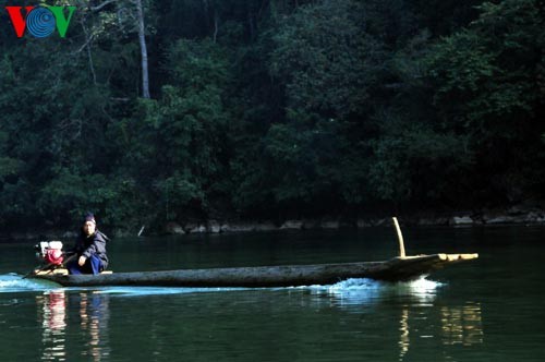 Le ciel et l'eau au lac de Ba Bể - ảnh 8