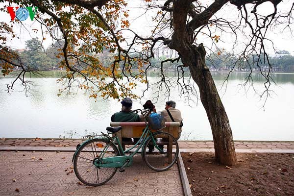 Un jour ensoleillé au lac de l'Epée restituée - ảnh 3