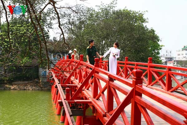 Un jour ensoleillé au lac de l'Epée restituée - ảnh 7