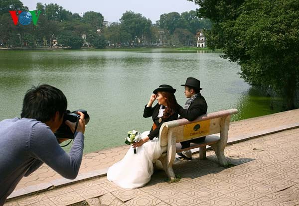 Un jour ensoleillé au lac de l'Epée restituée - ảnh 10