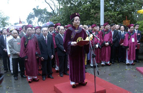 L’offrande d’encens en l’honneur des rois Hùng  - ảnh 2