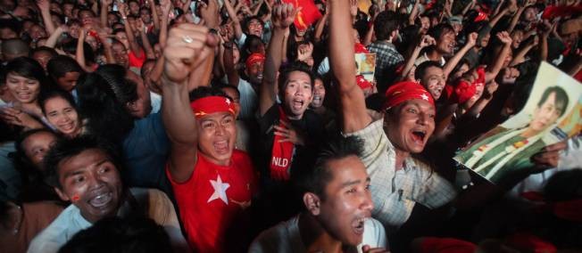 Elections au Myanmar : Le parti d'Aung San Suu Kyi revendique la victoire - ảnh 1