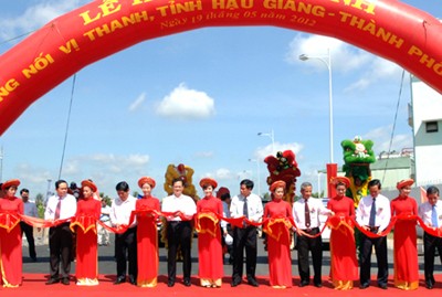 Le Premier Ministre travaille avec la province de Hau Giang - ảnh 2