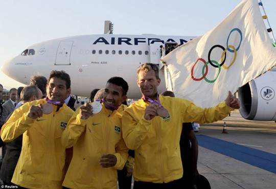 JO 2012 : Retour triomphal des athlètes  - ảnh 8