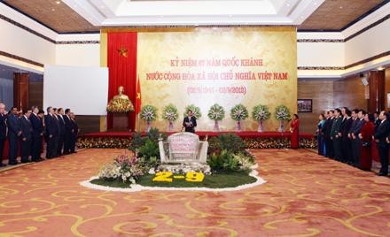 Banquet en l’honneur des diplomates à l’occasion de la fête nationale - ảnh 1