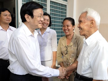 Truong Tan Sang rencontre des électeurs de Hochiminh-ville - ảnh 1