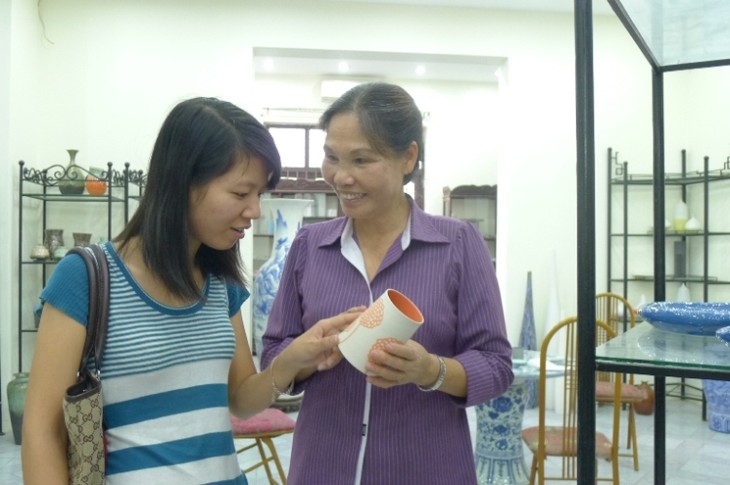 Une femme d’affaire passionnée pour la poterie - ảnh 2