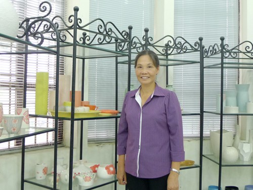 Une femme d’affaire passionnée pour la poterie - ảnh 3