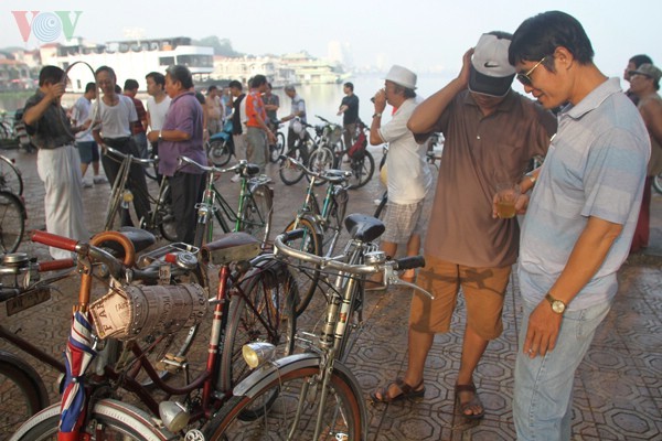 Vélos anciens - un loisir du troisième âge hanoien - ảnh 2