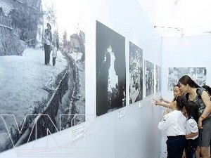 Exposition photo sur les 40 ans de la victoire de Hanoi-Dien Bien Phu aérien - ảnh 1