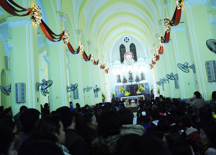 Une soirée de Noël chaleureuse à Hanoi - ảnh 8