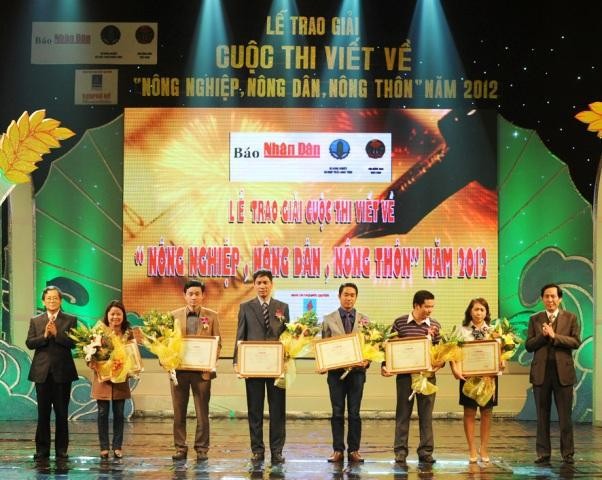 Remise des prix du concours d'écriture sur l'agriculture et la ruralité - ảnh 1