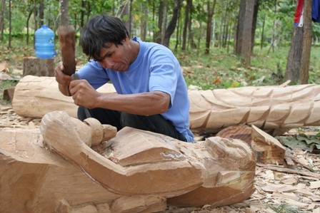 Sculpture sur bois sur les Hauts-Plateaux du Centre - ảnh 4