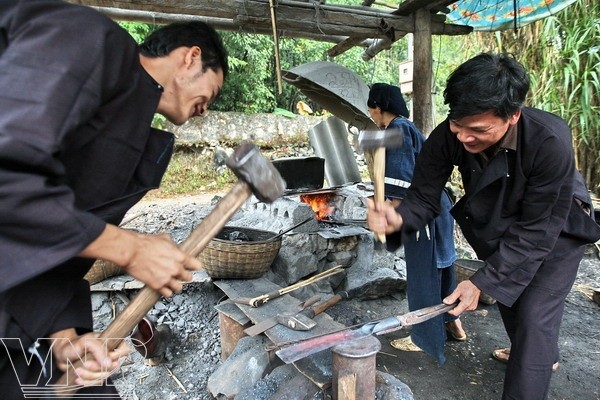 Les forgerons de Phuc Sen - ảnh 1