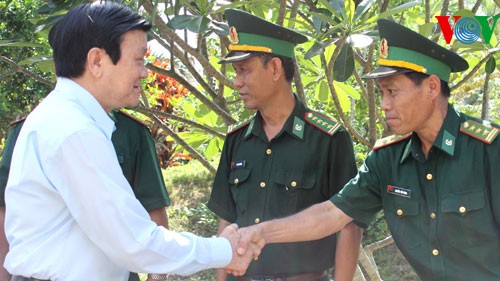 La montée des eaux de la mer de plus en plus dévastatrice à Tien Giang - ảnh 2